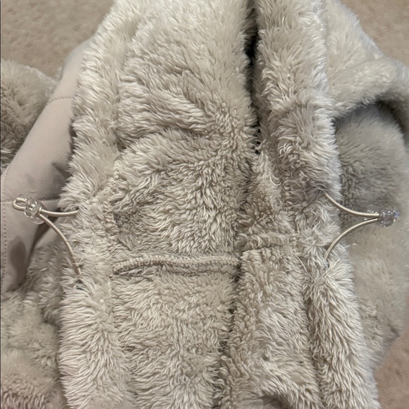 β’ New New Balance Women's Quilted Fuzzy like a Teddy Bear Jacket - Picture 11 of 15